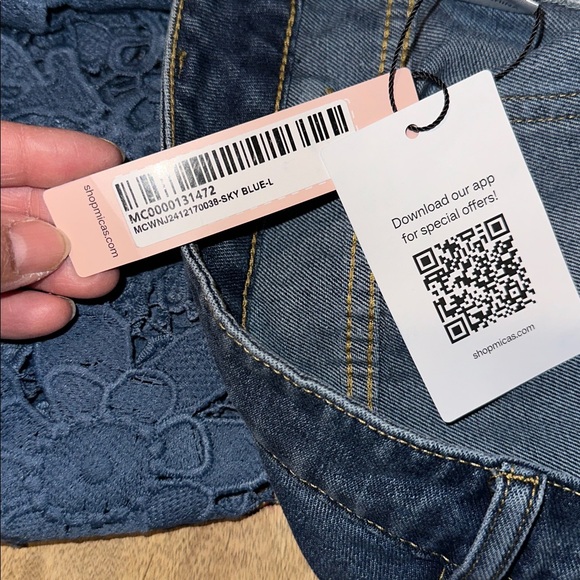 Micas Unique Floral Lace Overlay Denim Jeans NWT - Picture 13 of 13